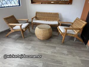 Sala en Madera Tejida en fibras naturales Mimbre y Yaret