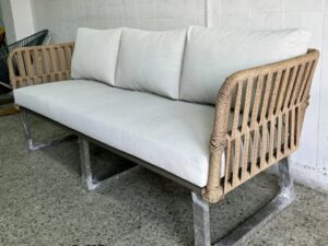 Sofá de Exterior en Aluminio con pintura electrostatica tejido en cordón Importado